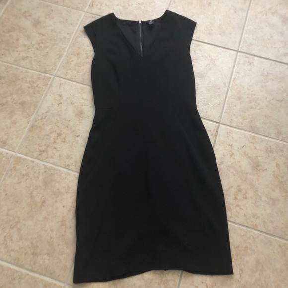 H&M Dresses & Skirts - H&M black dress